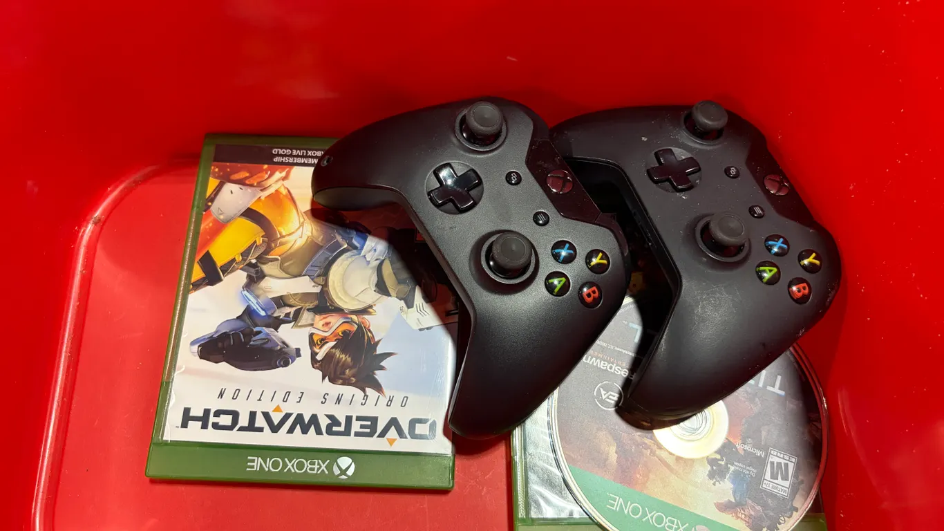ASSORTED XBOX ONE GAMES & (2) XBOX WIRELESS CONTROLLERS