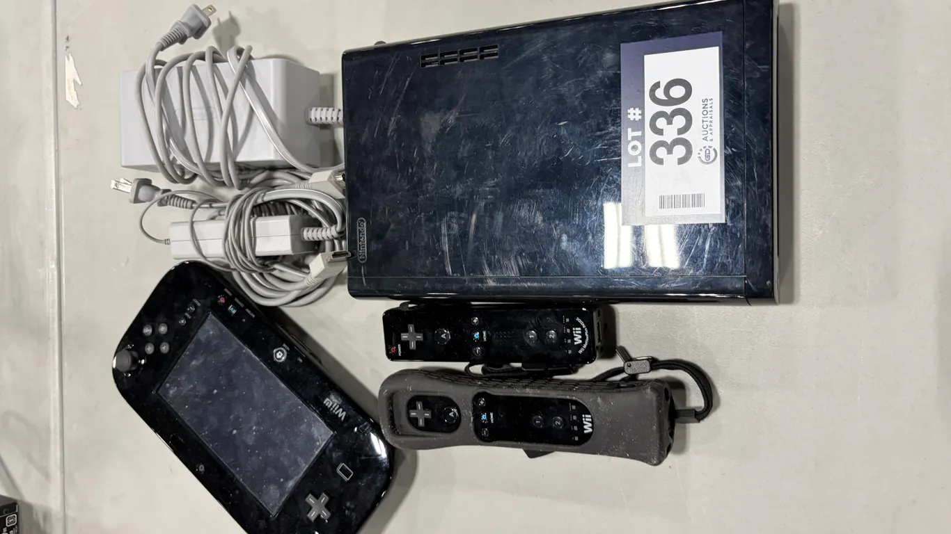 NINTENDO WII U CONSOLE WITH GAMEPAD & (2) WII REMOTES