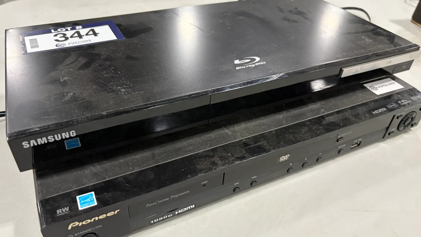 PIONEER DV-410V DVD PLAYER & SAMSUNG BD-C5500T BLU-RAY PLAYER