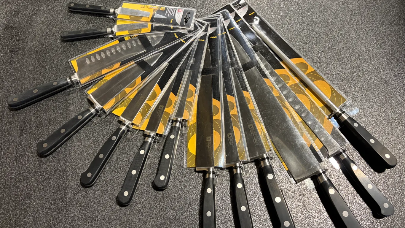 NEW RICHARDSON SHEFFIELD ORIGIN 13-PIECE KNIFE SET INCLUDING: