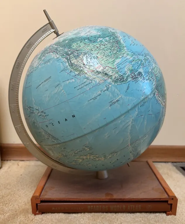 Rand McNally Reader's World Atlas Globe with Atlas Book