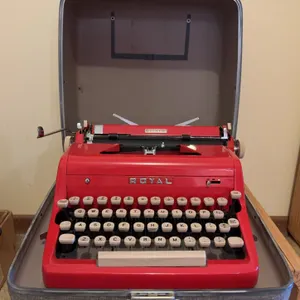 Vintage Royal Quiet De Luxe Portable Typewriter