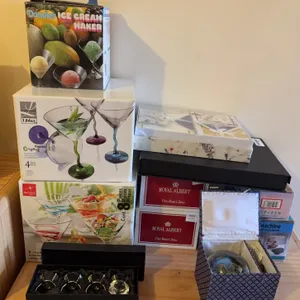Mixed Housewares, Glassware & Collectibles Lot
