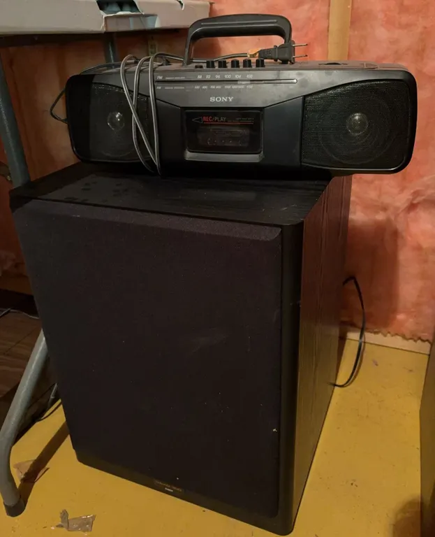 David 300 D-Box Subwoofer & Sony Cassette Boombox