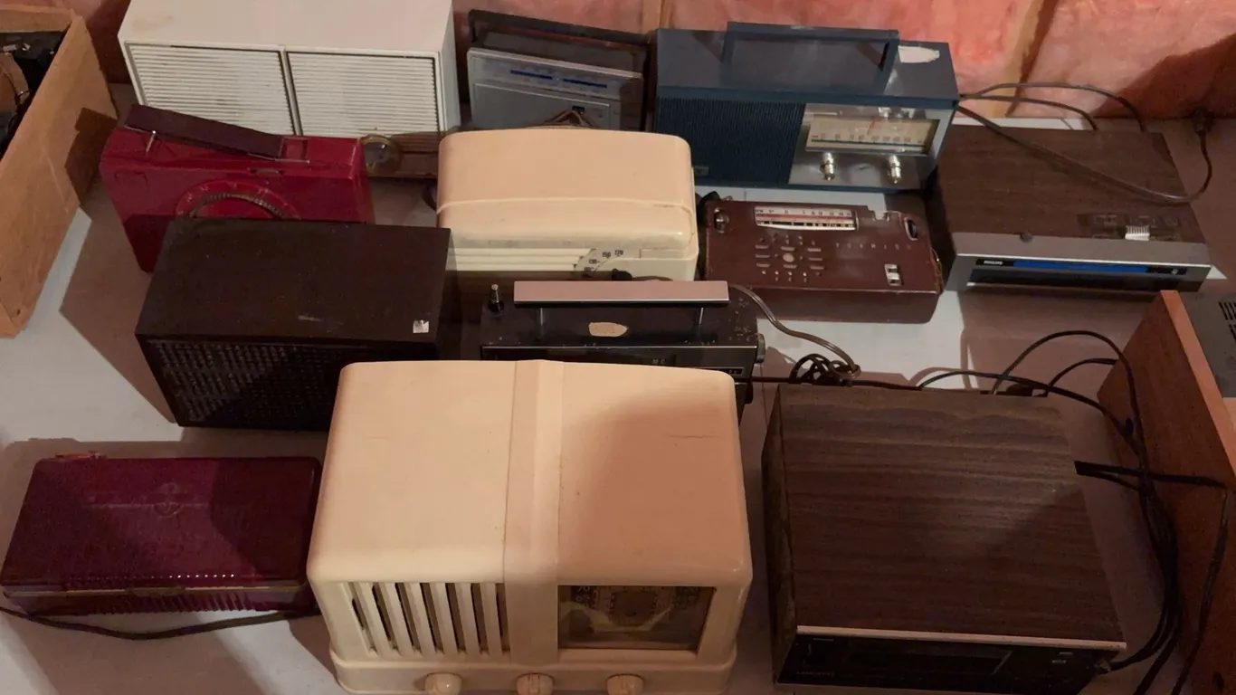 Vintage Radios, Audio Components & Electronics Lot