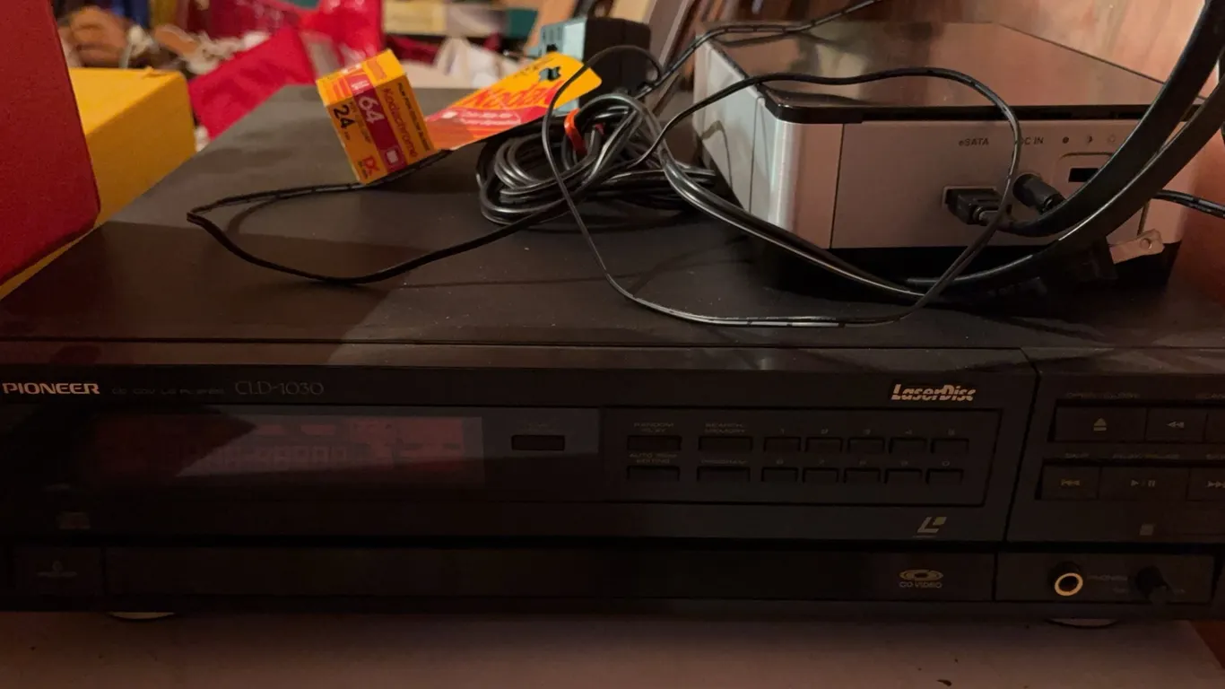 Pioneer CLD-1030 LaserDisc/CD Video Player