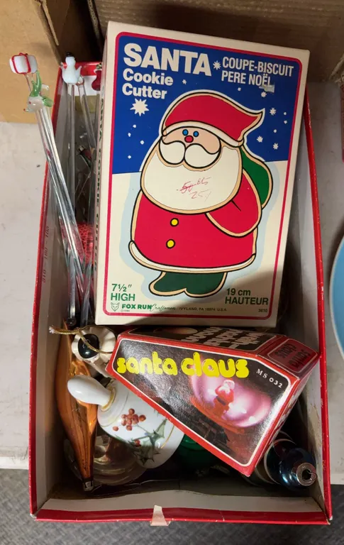 Mixed Vintage Christmas Decorations & Ornaments Lot