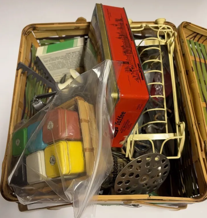 Vintage Kitchen Gadgets, Utensils & Household Tools Lot
