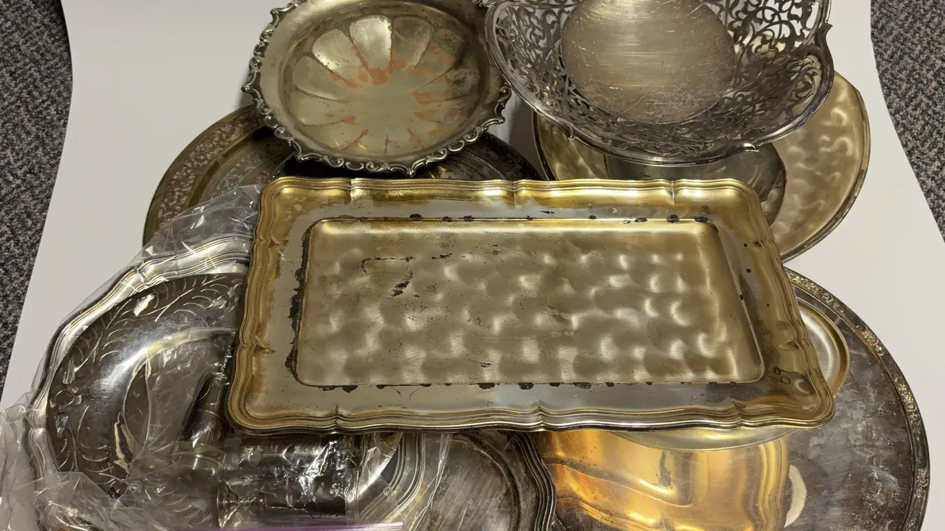Silverplate Serving Trays, Bowls & Decorative Tableware Lot