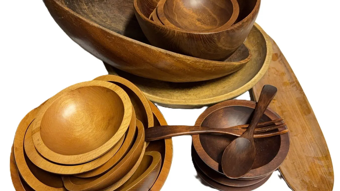 Large Collection of Wooden Bowls, Trays & Salad Serving Pieces