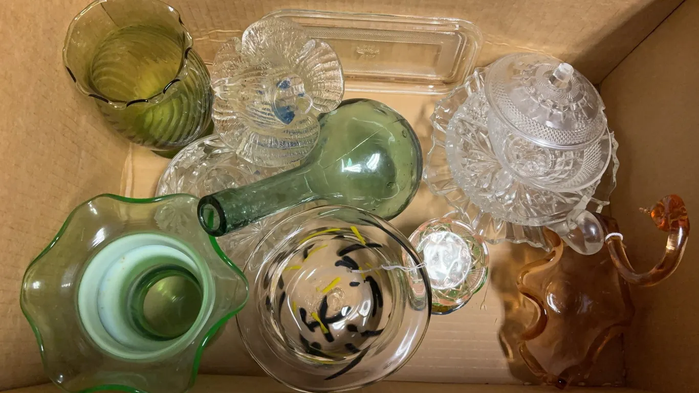 Art Glass Vases, Bowls & Decorative Glassware Lot