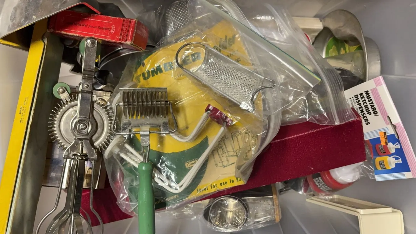 Vintage Kitchen Gadgets, Utensils & Baking Tools Lot