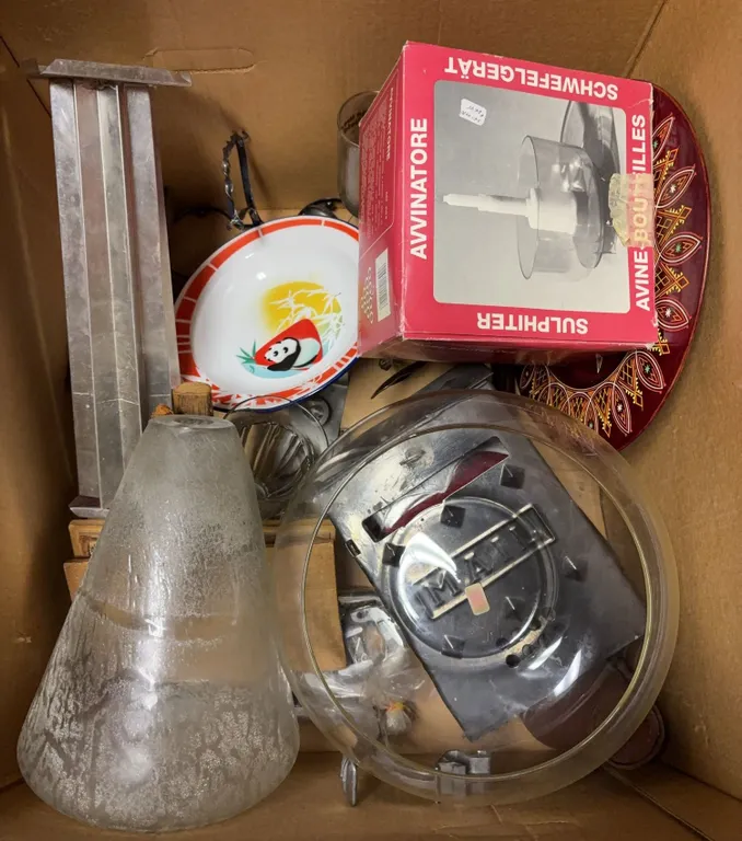 Mixed Household Décor, Kitchenware & Glassware Lot