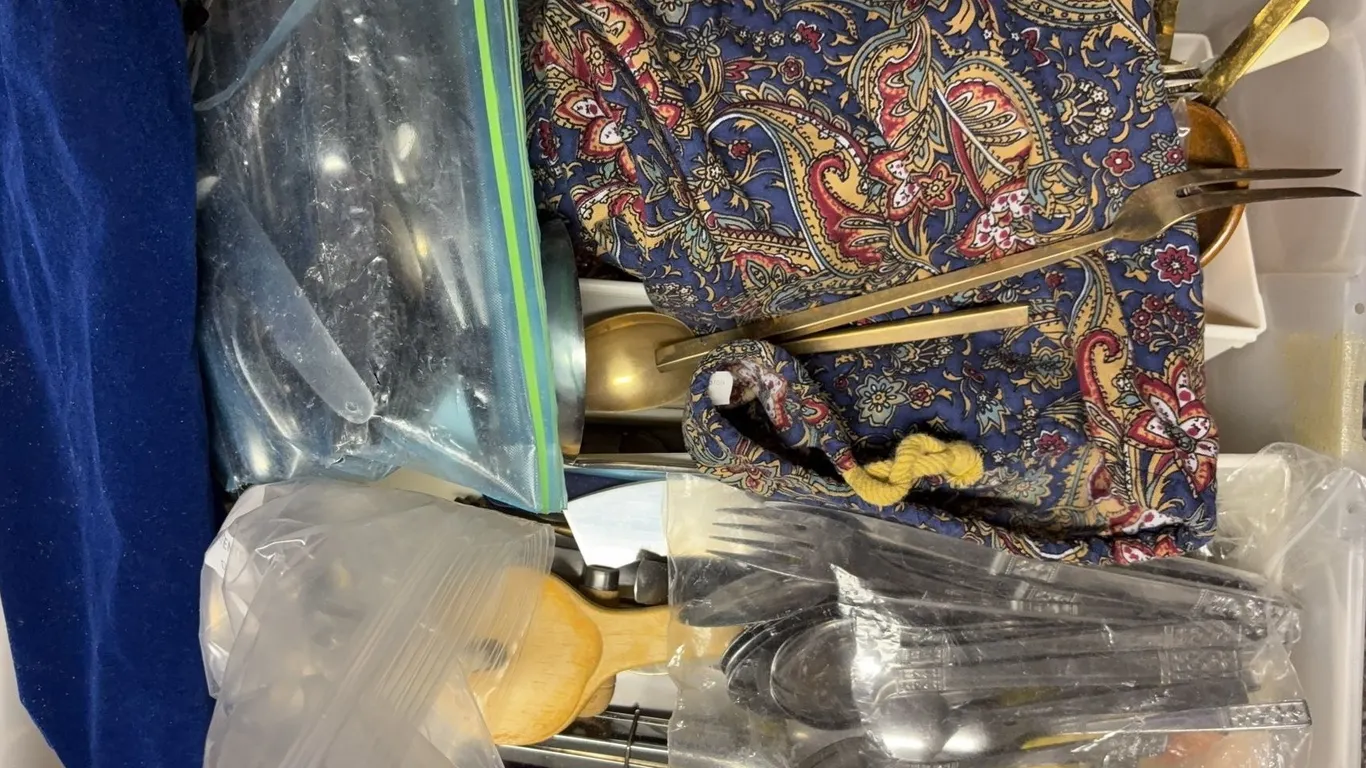 Flatware, Serving Utensils & Kitchen Accessories Lot
