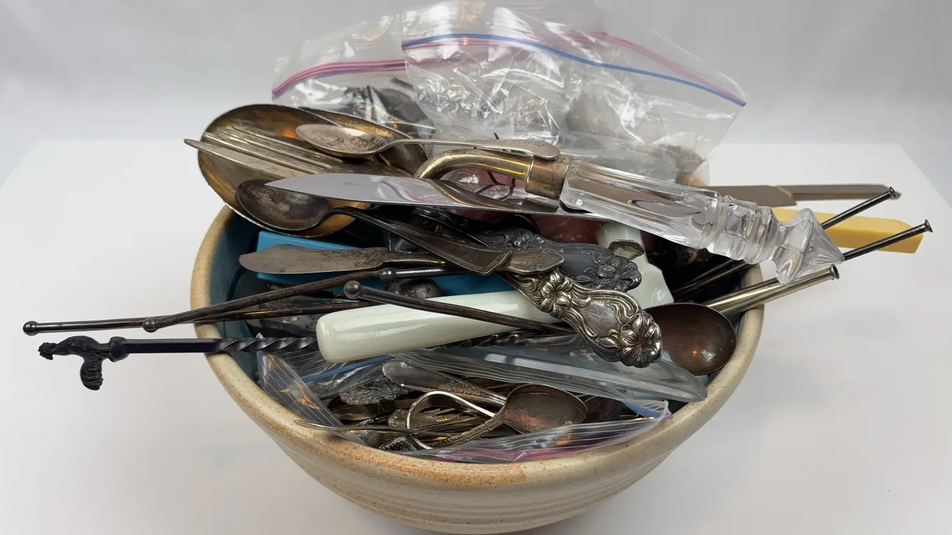 Vintage Silverplate Flatware, Serving Pieces & Miscellaneous Collectibles Lot