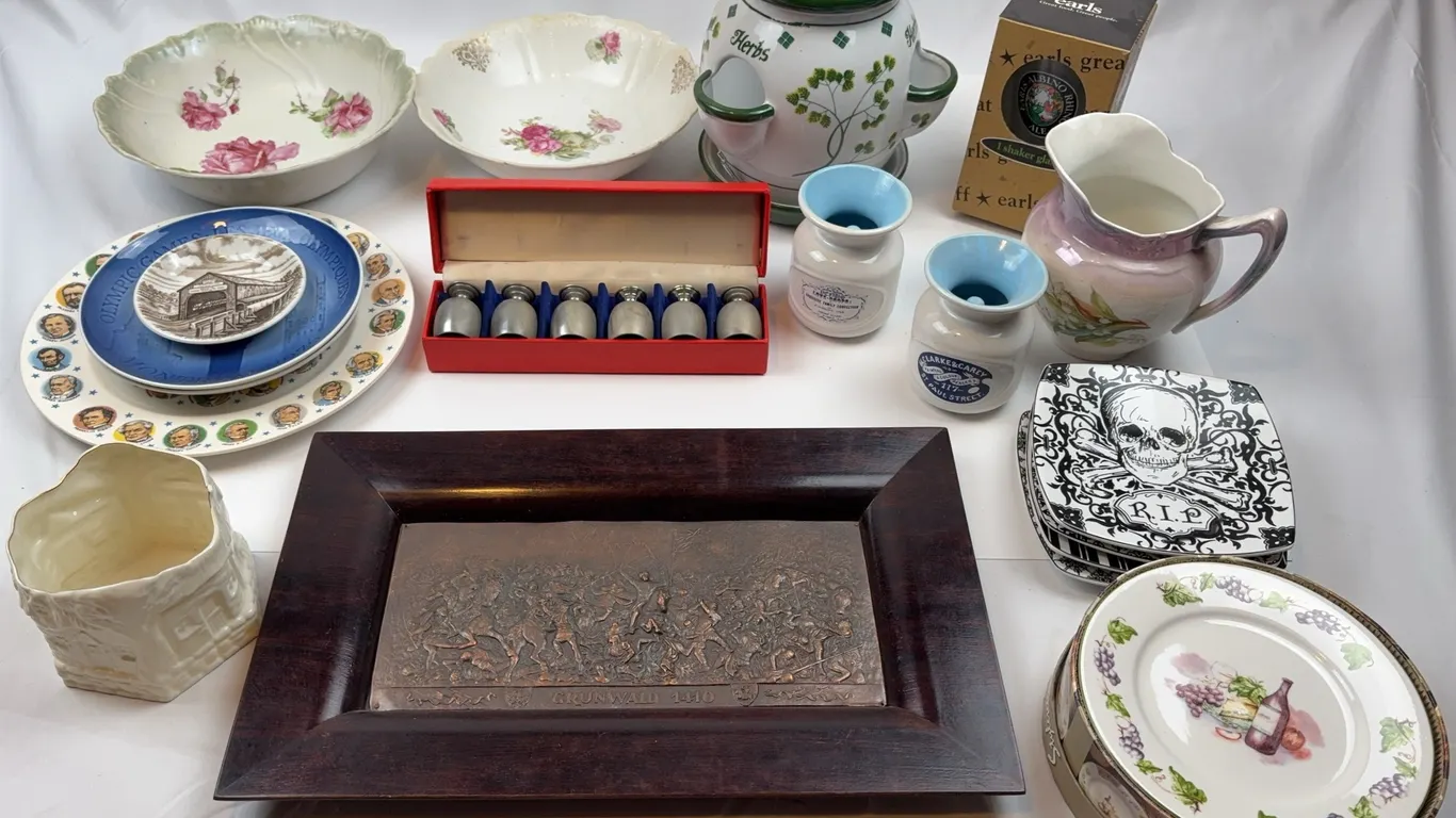 Mixed Vintage Collectibles & Household Decor Lot