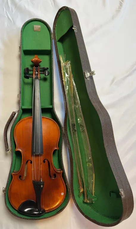 Vintage Acoustic Violin in Green Felt-Lined Carrying Case