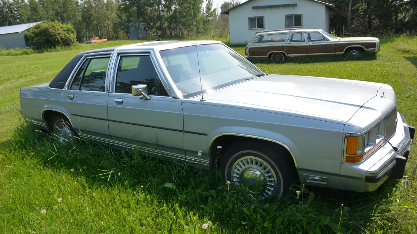 Collector Vehicle from the Dave Tupper Dispersal (P10-NBI-S2248)