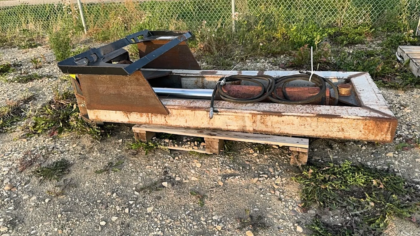Skidsteer Mounted Log Splitter (P10-R1-S572)