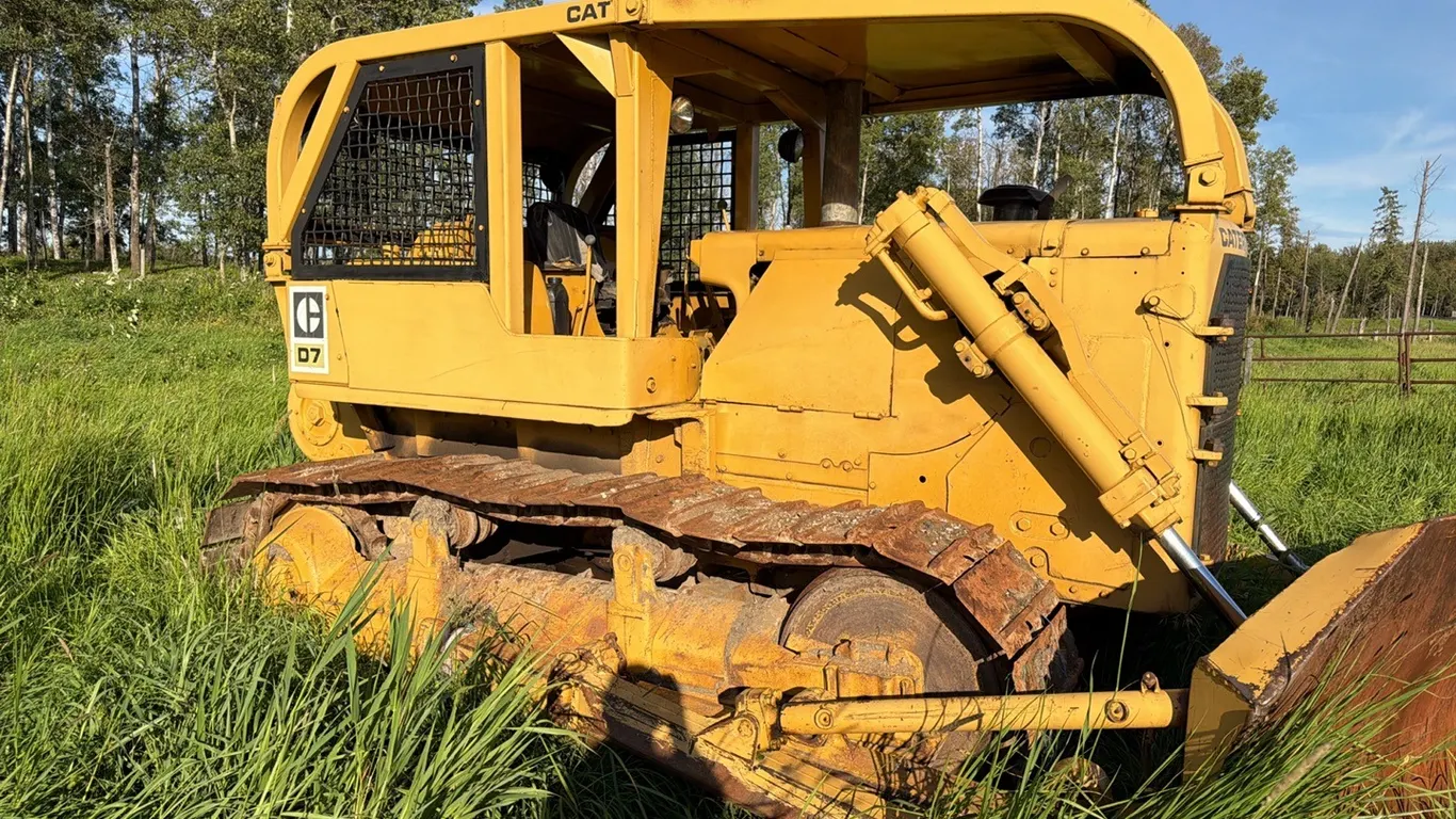 D7E Caterpillar Dozer w/ Winch, Standard Shift, Pup Starting Motor, S/N 47A4889 (OS-S2280)