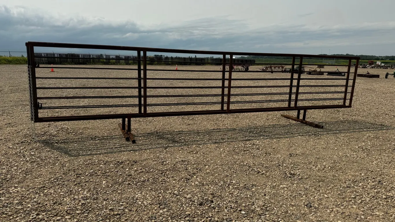 2 Qty 24' Freestanding Panels *BID PRICE PER PANEL* (P10-NF-E-S2189)