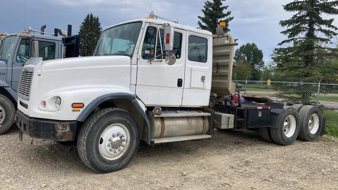 2001 Freightliner T/A Hiway Tractor VIN: 1FUJBGAS11HH56541