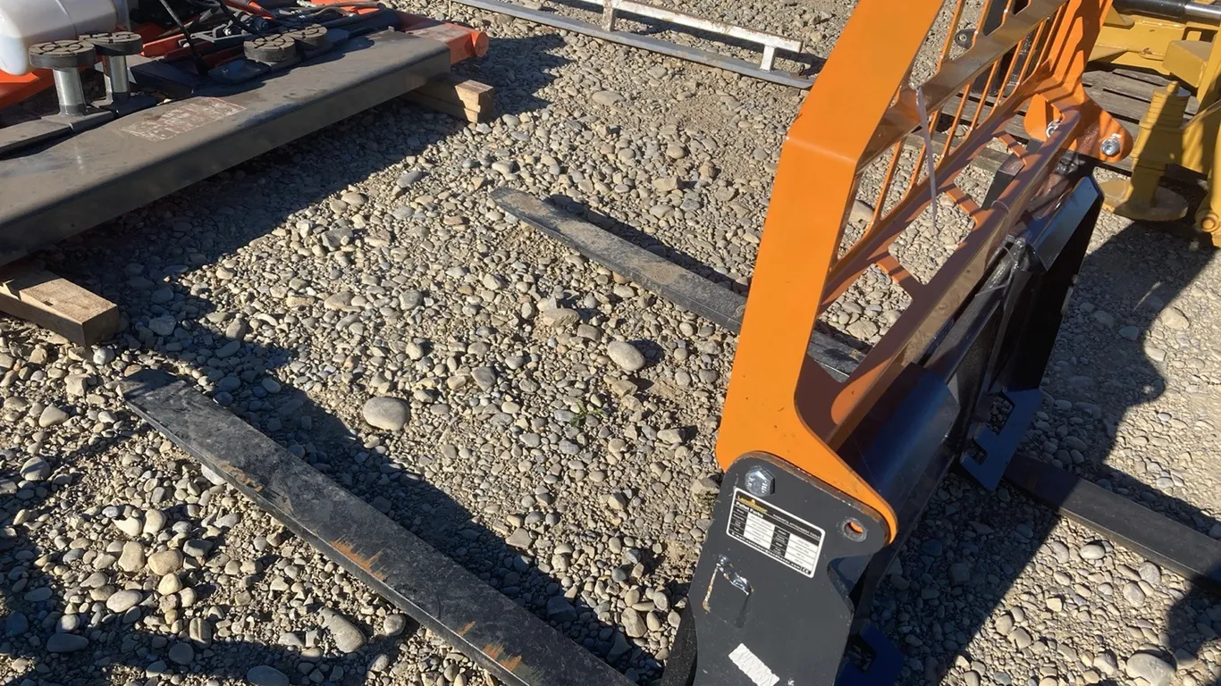 New 4000lb Skid Steer Pallet Fork Attachment