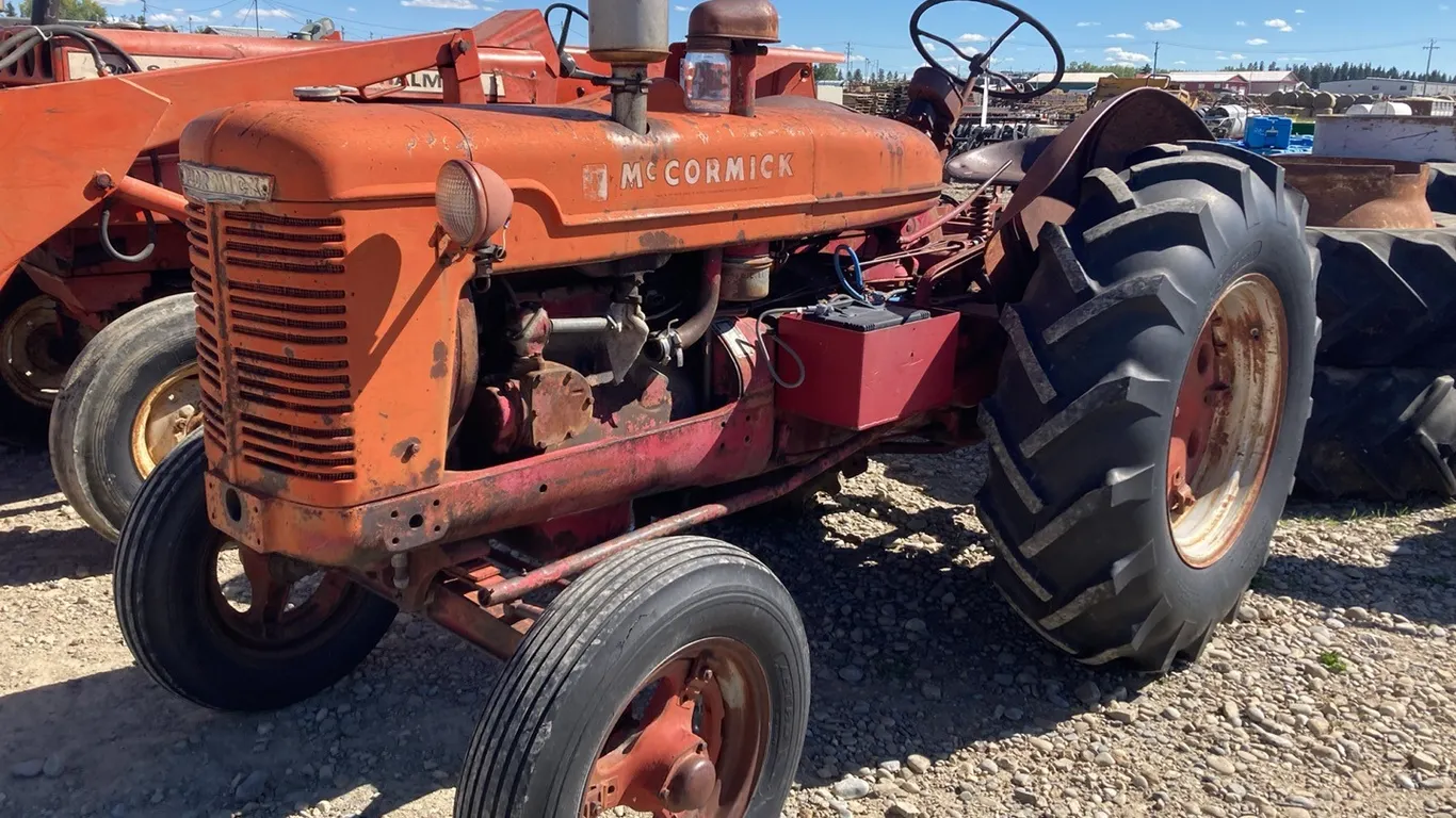 1952 McCormick W4 Tractor, s/n: WBH28637W