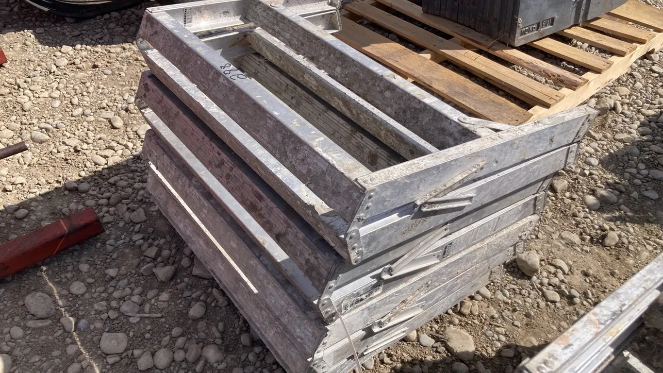 (4) 2' Aluminum Saw Horses