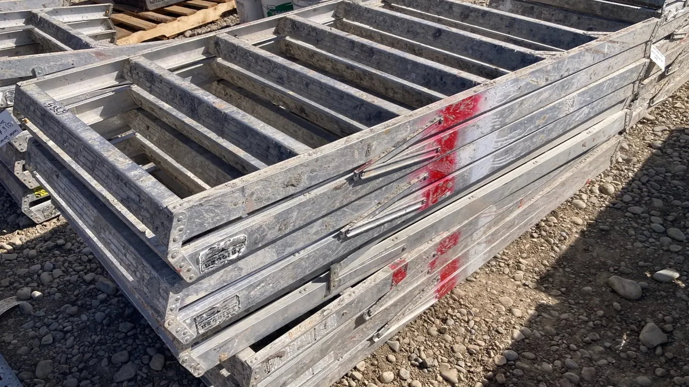 (5) 6' Aluminum Saw Horses