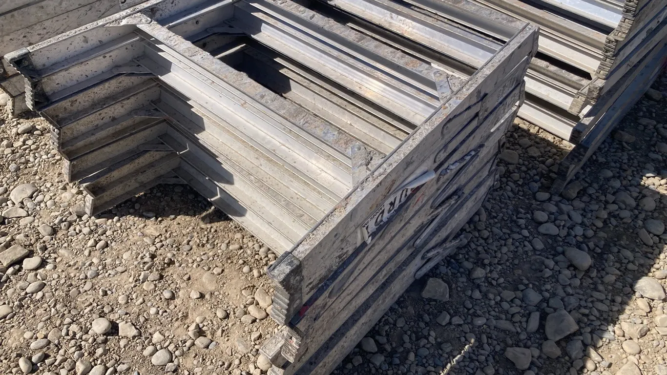 (4) 3' Aluminum Saw Horses