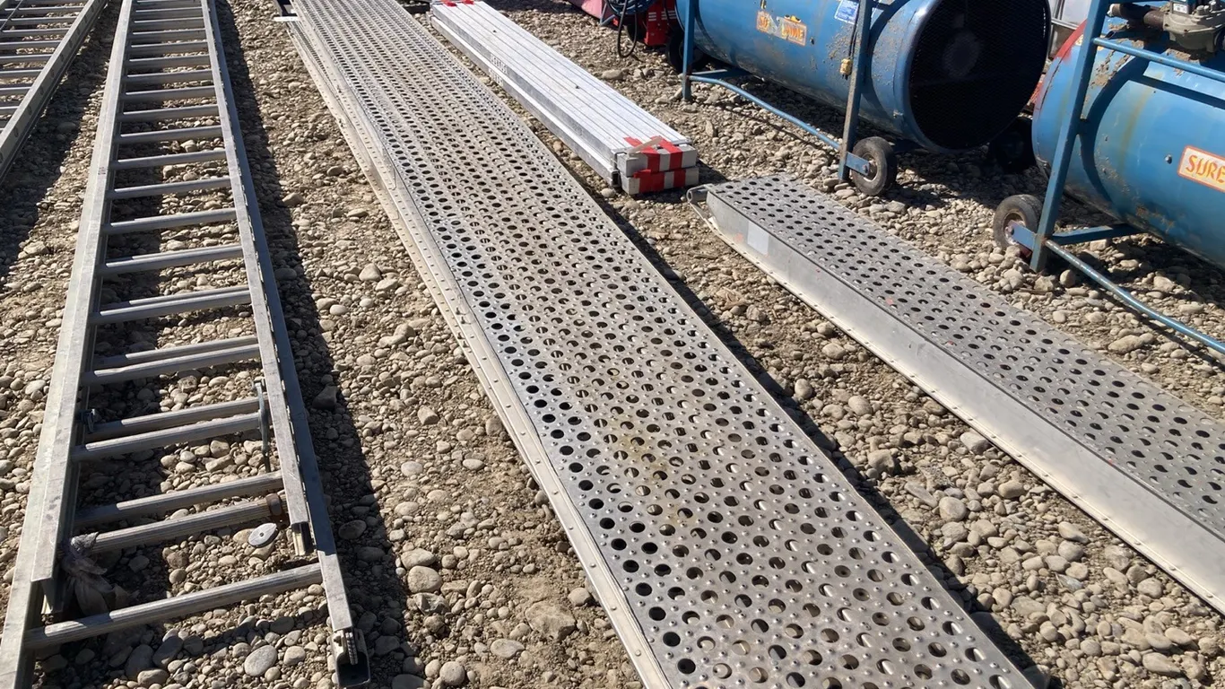 (2) 20' x 18" Aluminum Planks