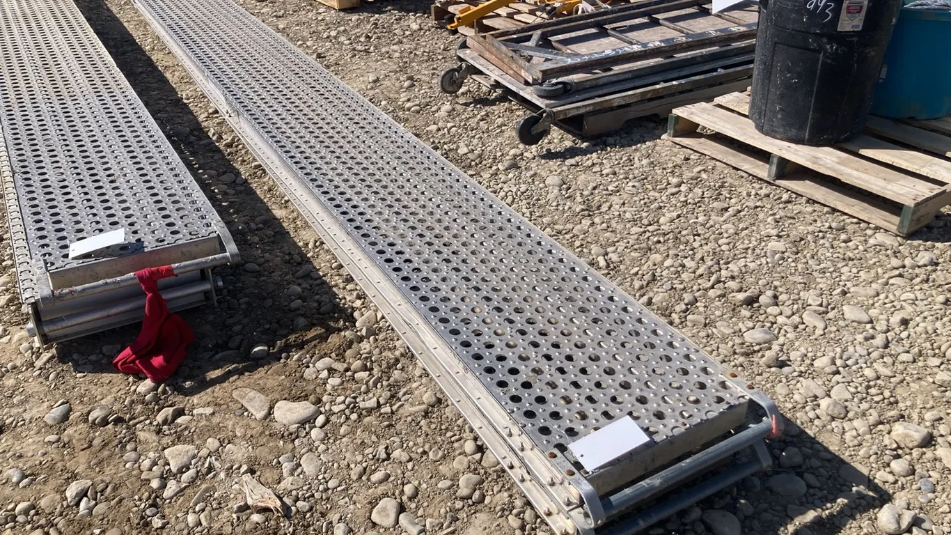 (2) 16' x 18" Aluminum Planks