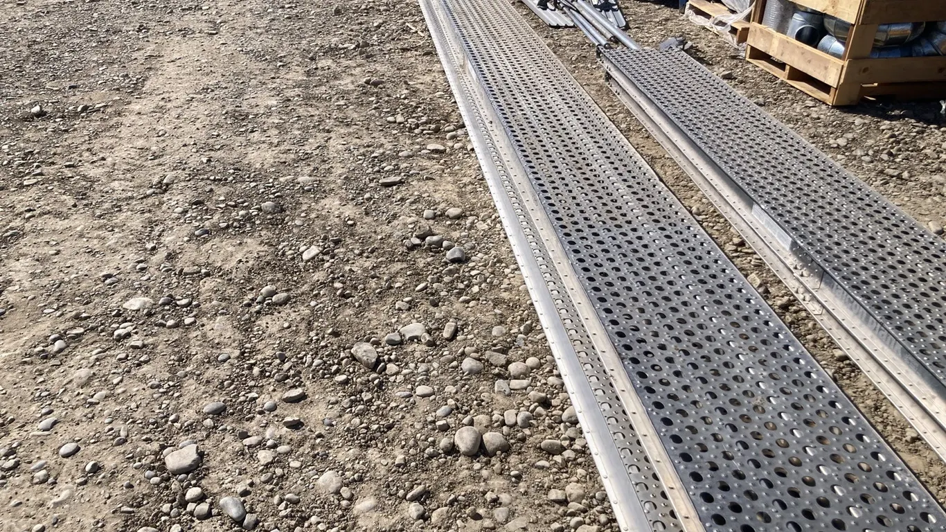 (2) 24’ x 18” Aluminum Planks