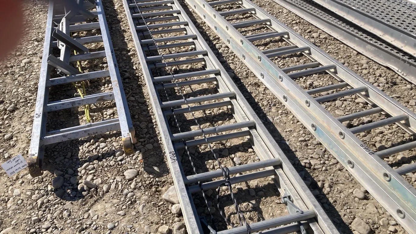 32' Aluminum Extension Ladder
