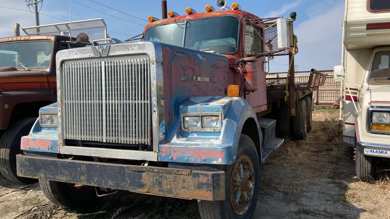 1986 Conventional Western Star Bale Truck, VIN: 2WLPDCVG2GK915013