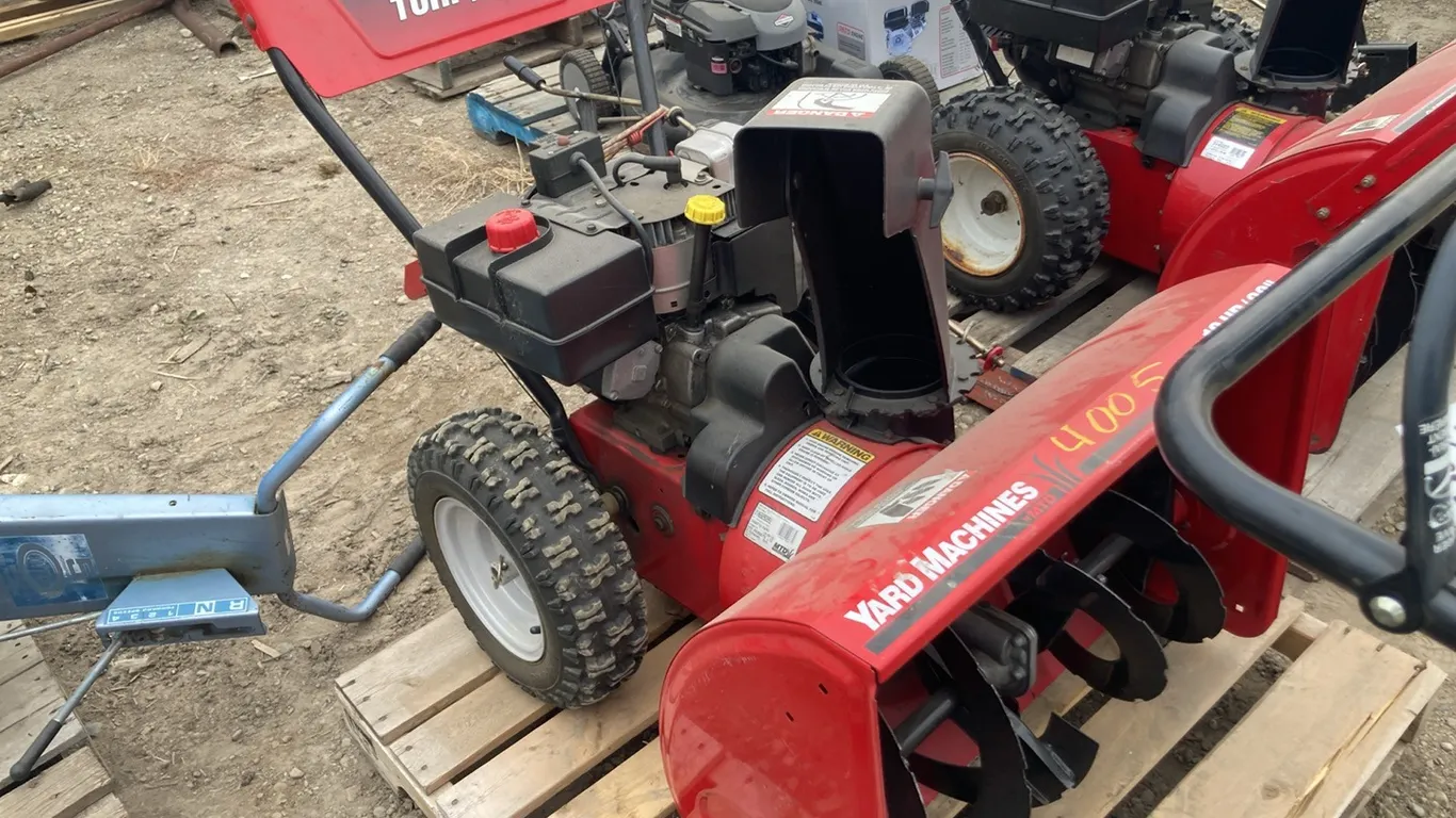 Yardmaster 10hp Tecumseh Engine 28" Snowblower, Electric Start and/or Pull Start