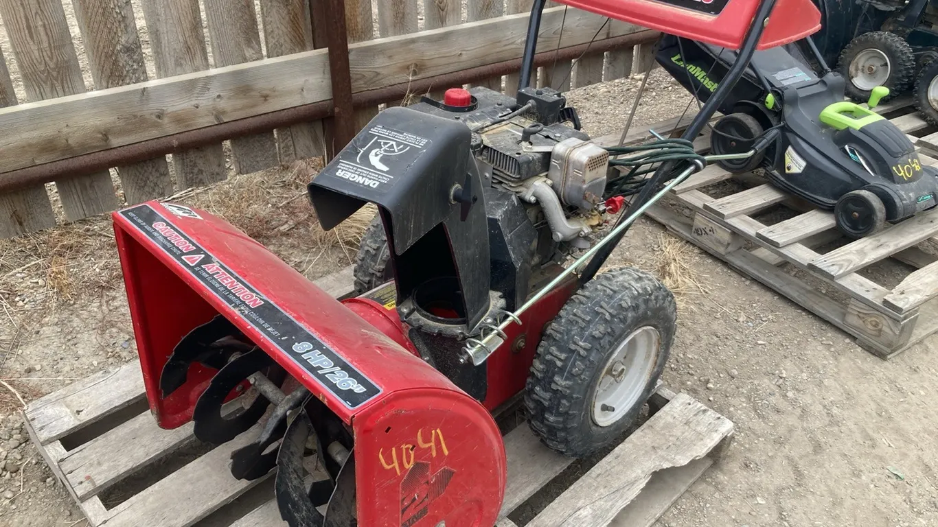 Tacunceh 8 Hp 26” Snowblower s/n: 314643F515