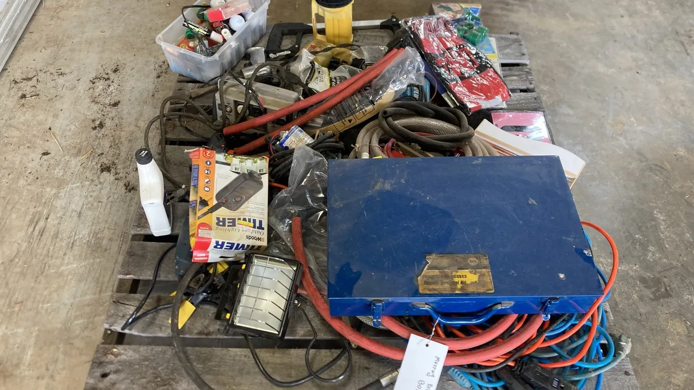 Pallet of Miscellaneous Shop Supplies, Extension Cords, Work Light, Hoses, Knives