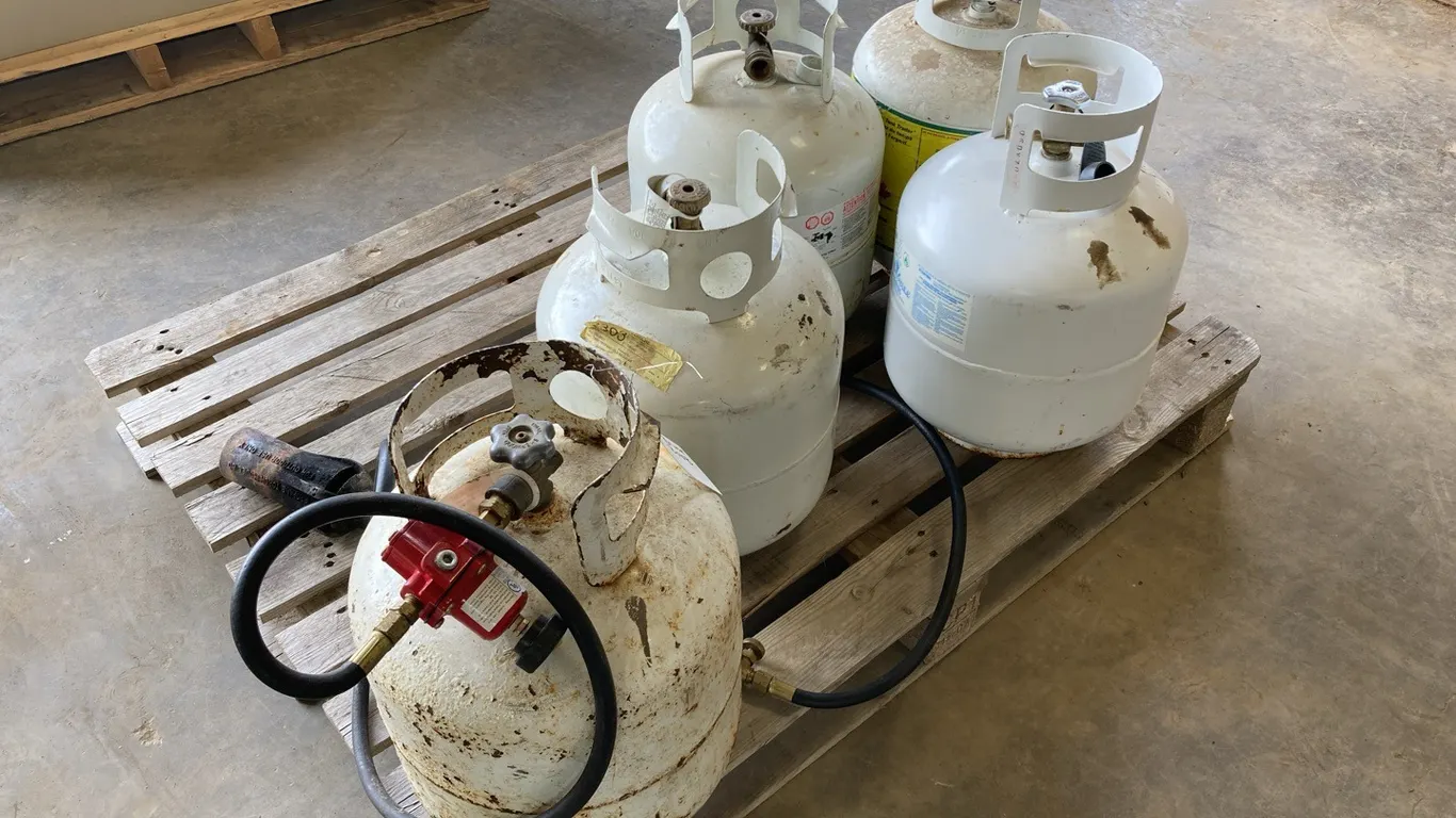 (6) Propane Tanks and Tiger Torch
