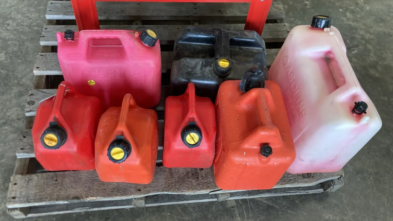 (7) Jerry Cans