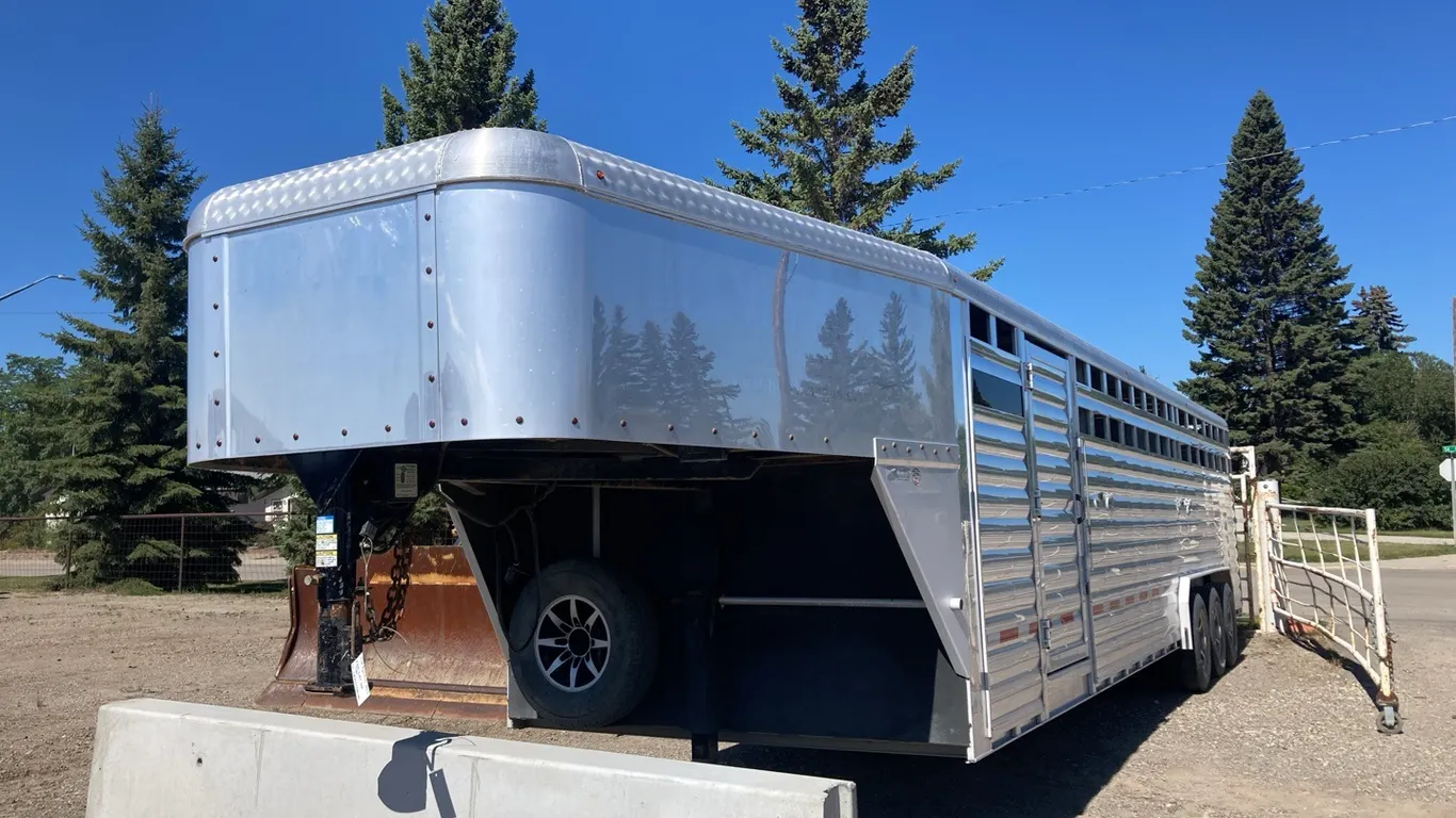 2015 Kiefer 30' Aluminum Stock Trailer VIN: 1DVA23035FK061723