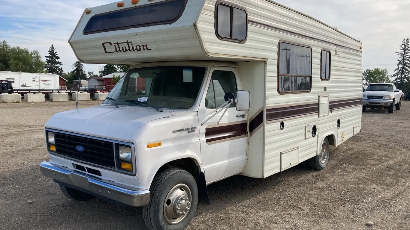 1984 Ford 350 Cutaway Motorhome Cream VIN: 1FDKE30L1EHA25709