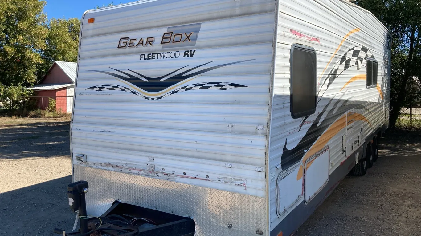 2004 Fleetwood Gearbox 30' Toy Hauler Bumper Pull 300FS Holiday Trailer VIN: 4CE7F303442810230