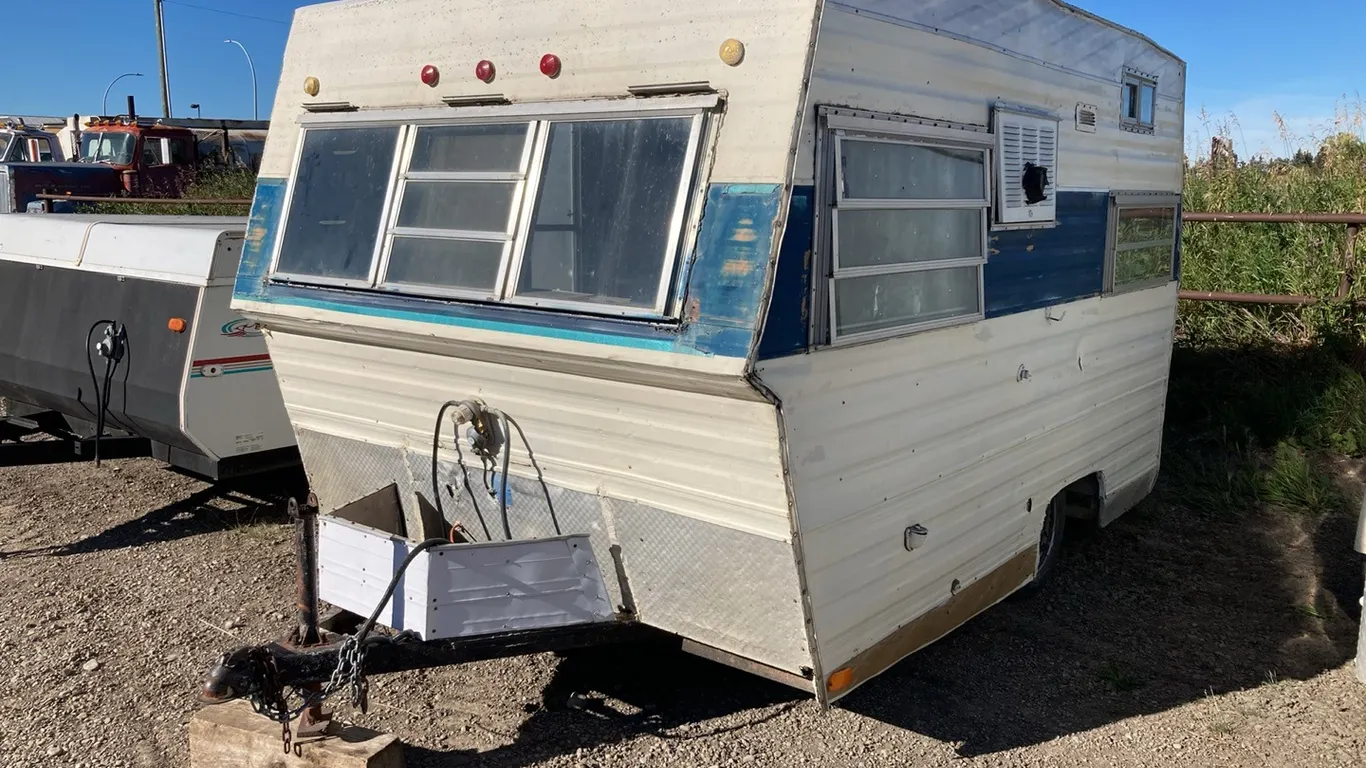 12' Holiday Trailer VIN: No Vin