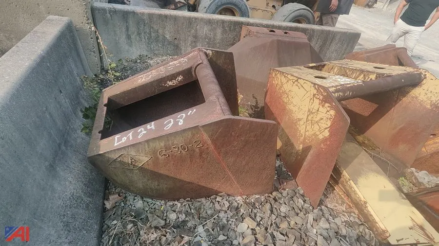 28" Gradall Bucket
