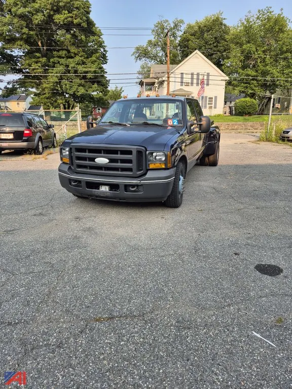 2006 Ford F350 Crew Cab Pickup Truck