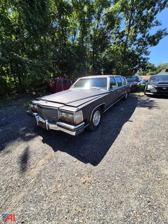 1986 Cadillac Fleetwood Brougham Limo