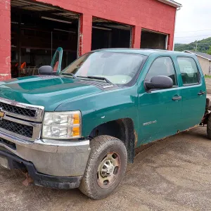 2011 Chevrolet Silverado 2500HD Crew Cab Flat Bed Truck with Plow