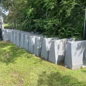 (13) Plastic Barricades